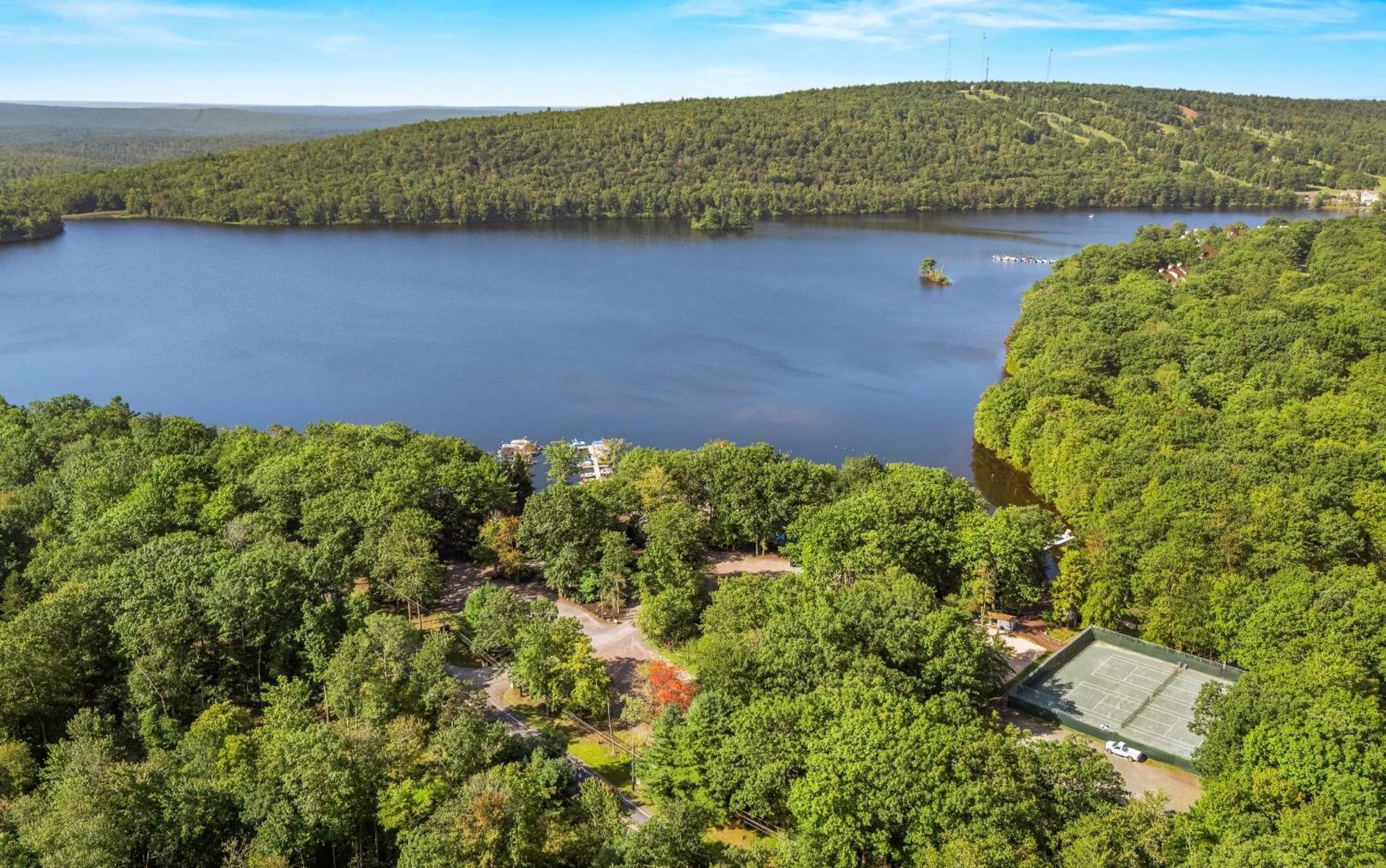Highland Hideaway By Avantstay Group Poconos Retreat W Patio Game Room Лейк Хармъни Екстериор снимка