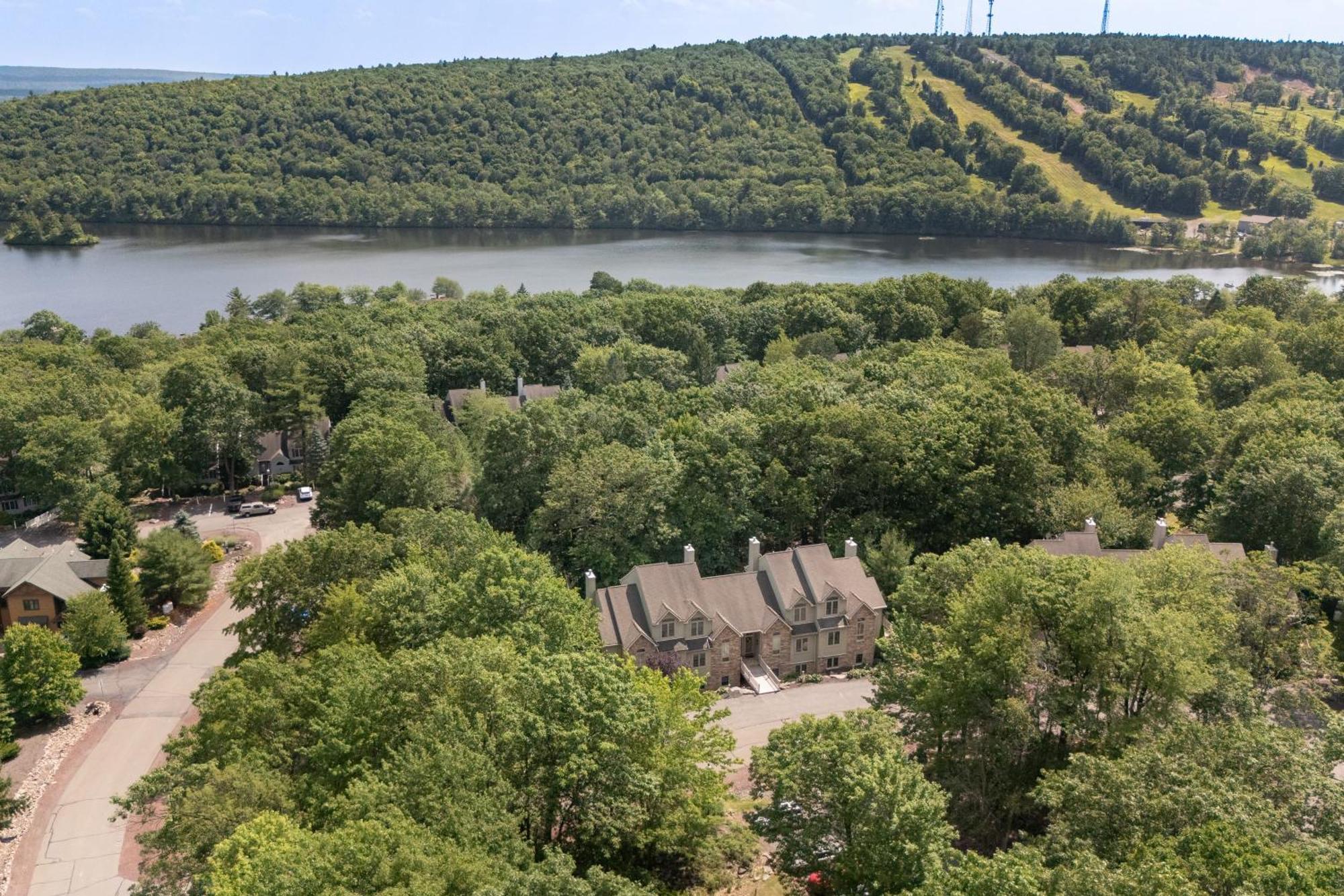 Highland Hideaway By Avantstay Group Poconos Retreat W Patio Game Room Лейк Хармъни Екстериор снимка
